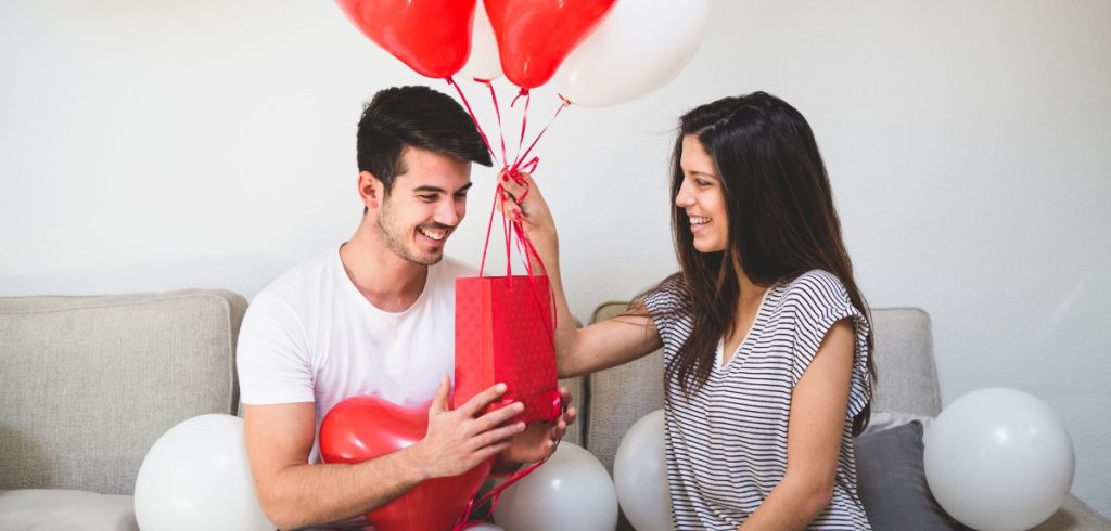 Guida ai Regali di San Valentino per Lui: Scopri il Perfetto Gioiello Online su MiRaggi.com