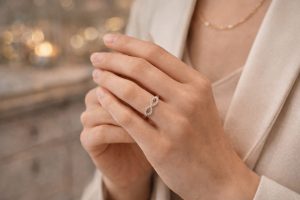 Anello con simbolo infinito